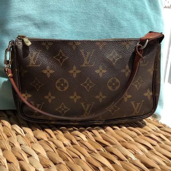 Louis Vuitton Handbags - Louis Vuitton Pochette💕💕